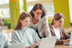 春耕无人机“真香”：“每亩10元抢着约”，有飞手3个月收入